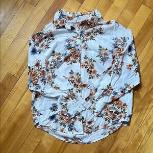 Suzy Shier Peach & Blue Floral Button-Up Blouse